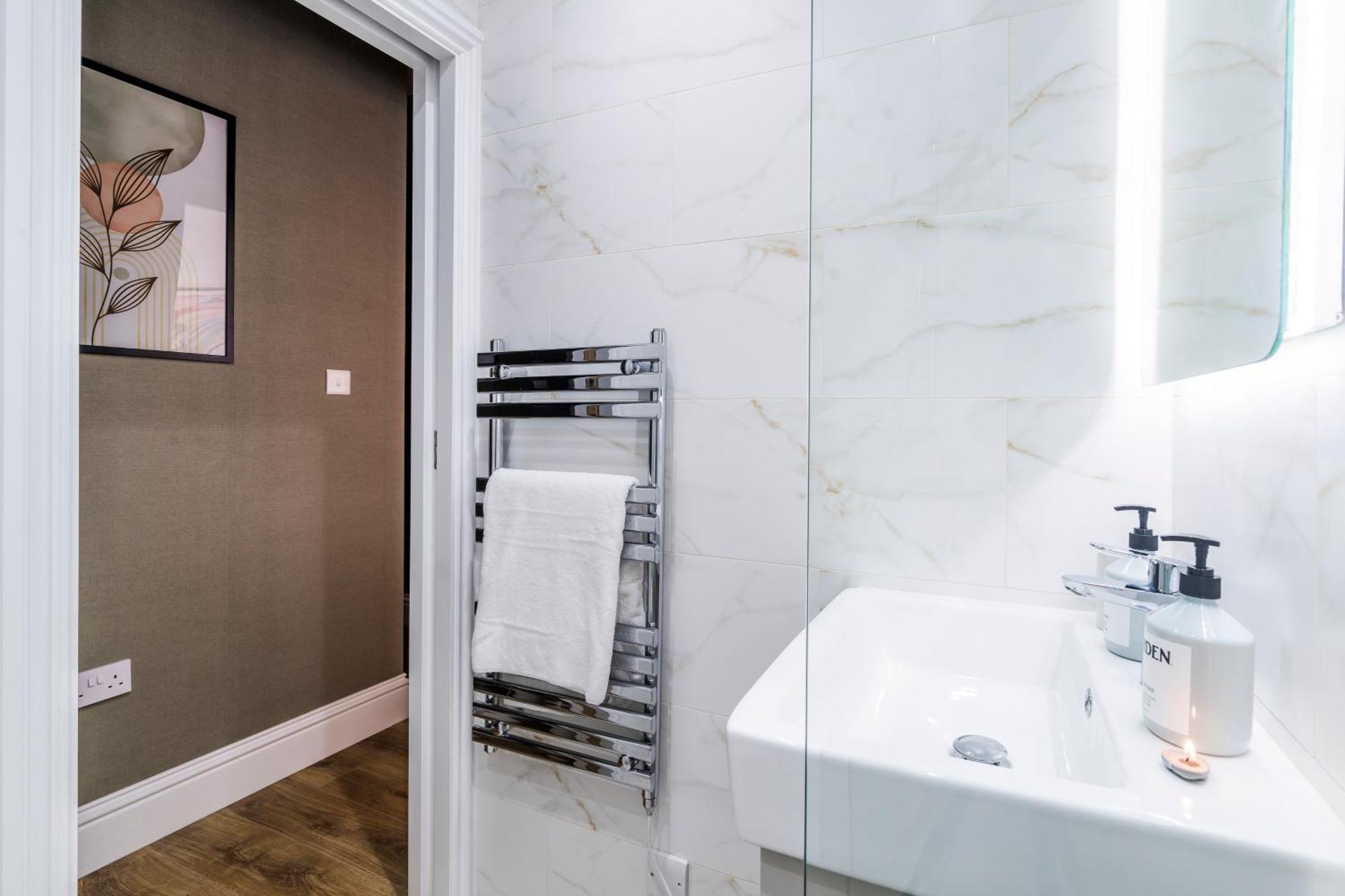 Cozy 2 Bedroom Apartment In Sutton Саттон Экстерьер фото