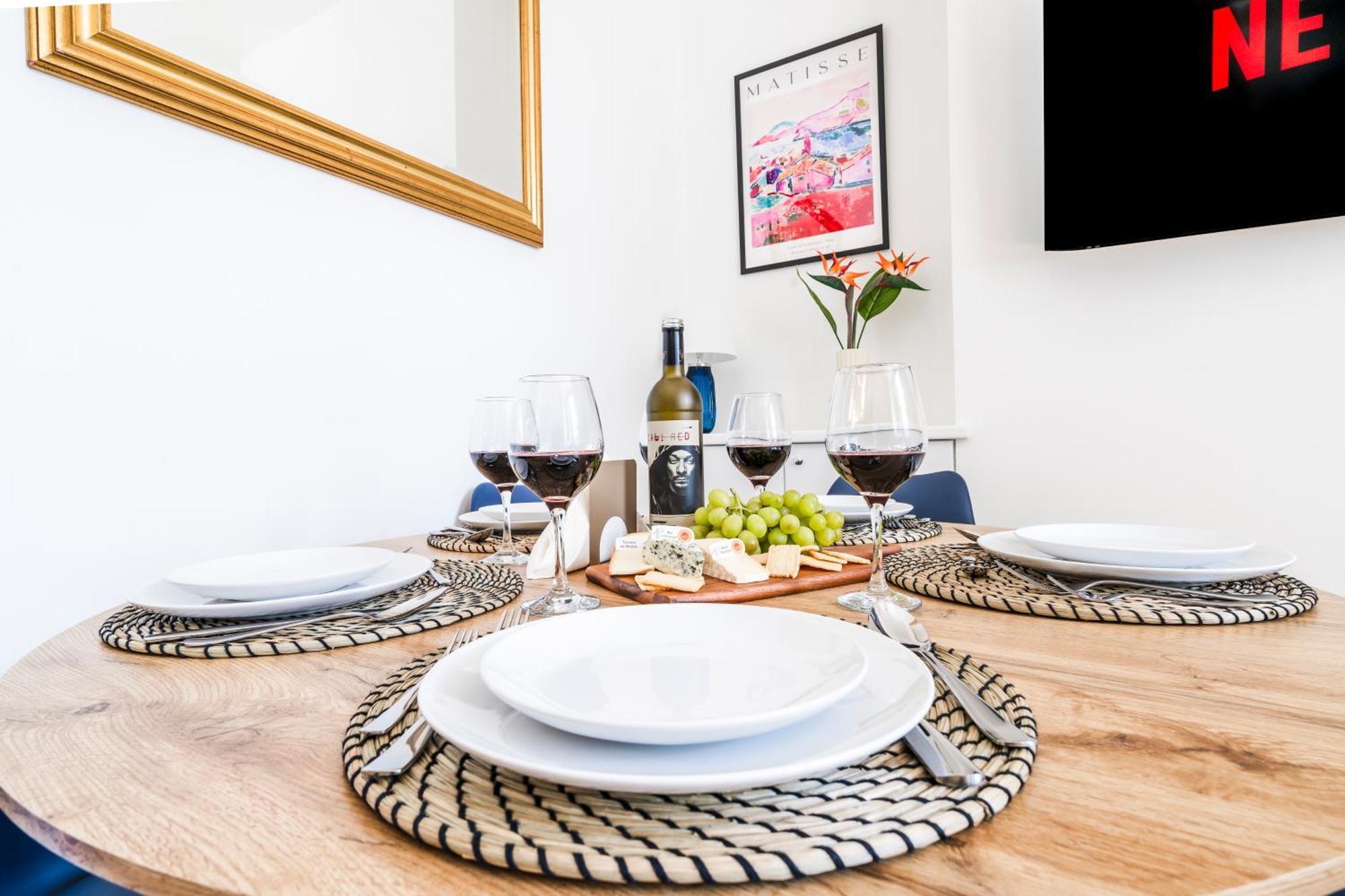Cozy 2 Bedroom Apartment In Sutton Саттон Экстерьер фото