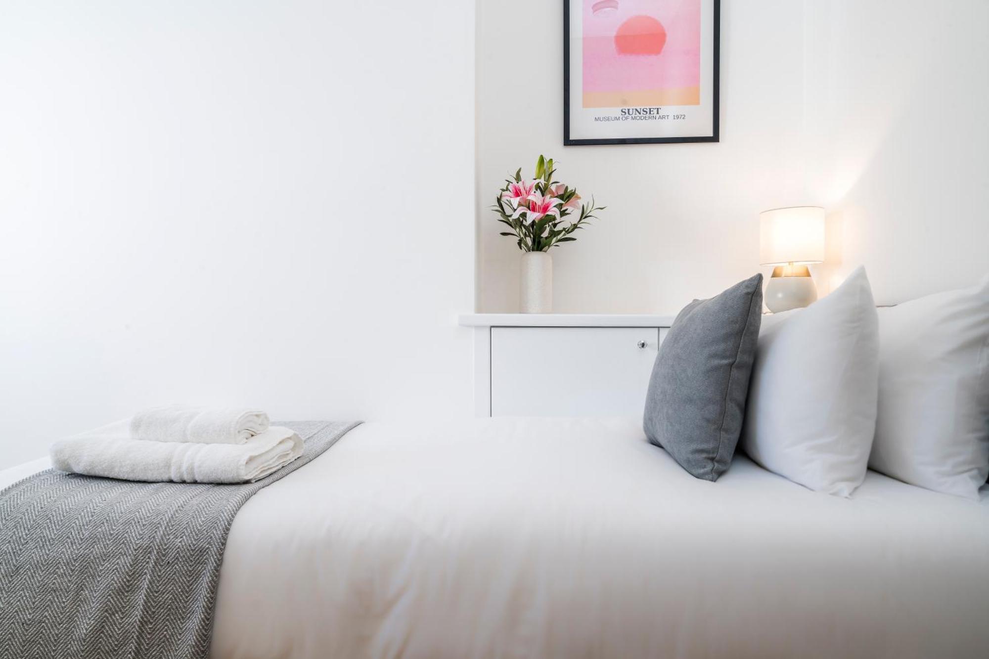 Cozy 2 Bedroom Apartment In Sutton Саттон Экстерьер фото