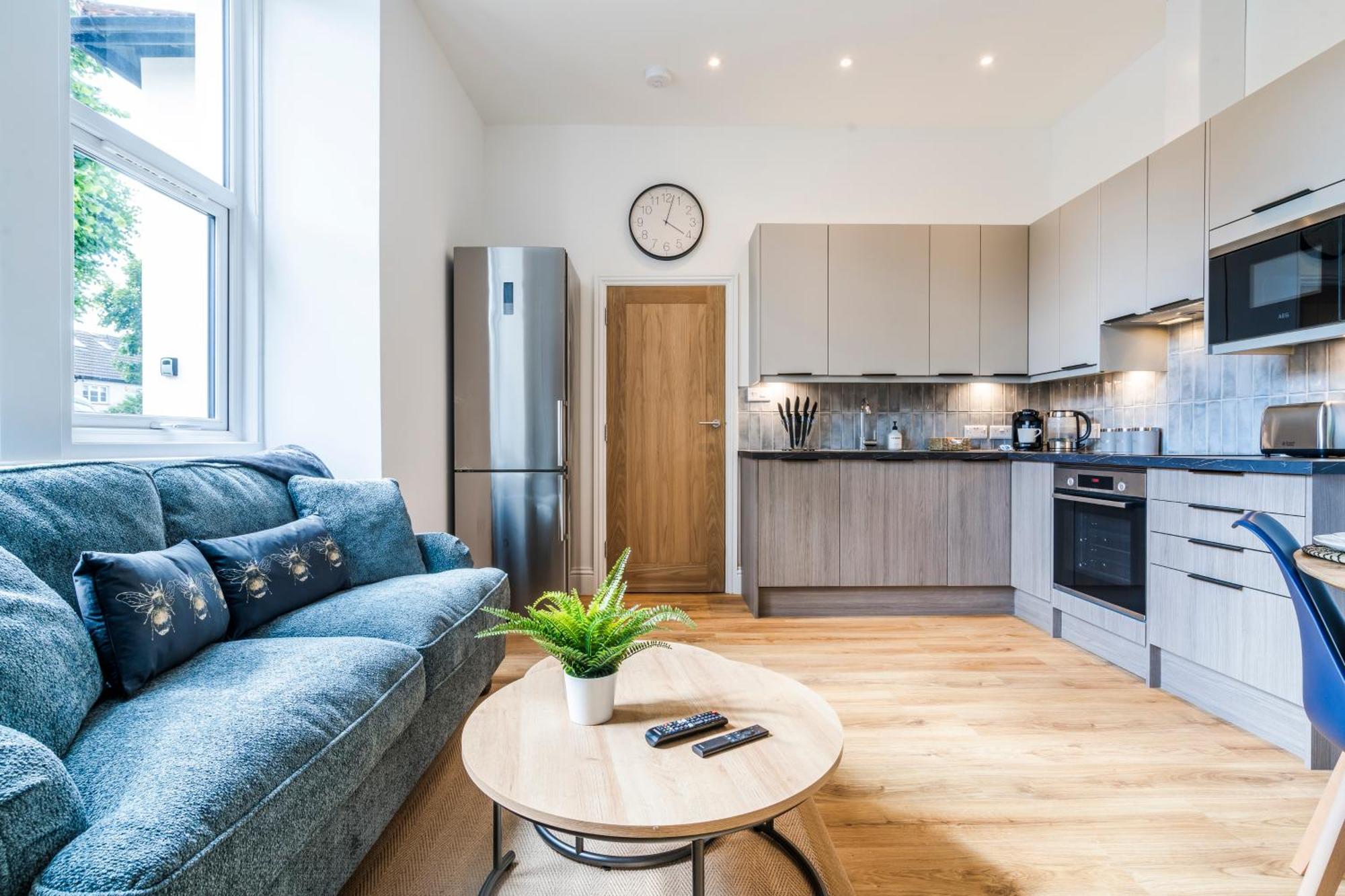 Cozy 2 Bedroom Apartment In Sutton Саттон Экстерьер фото