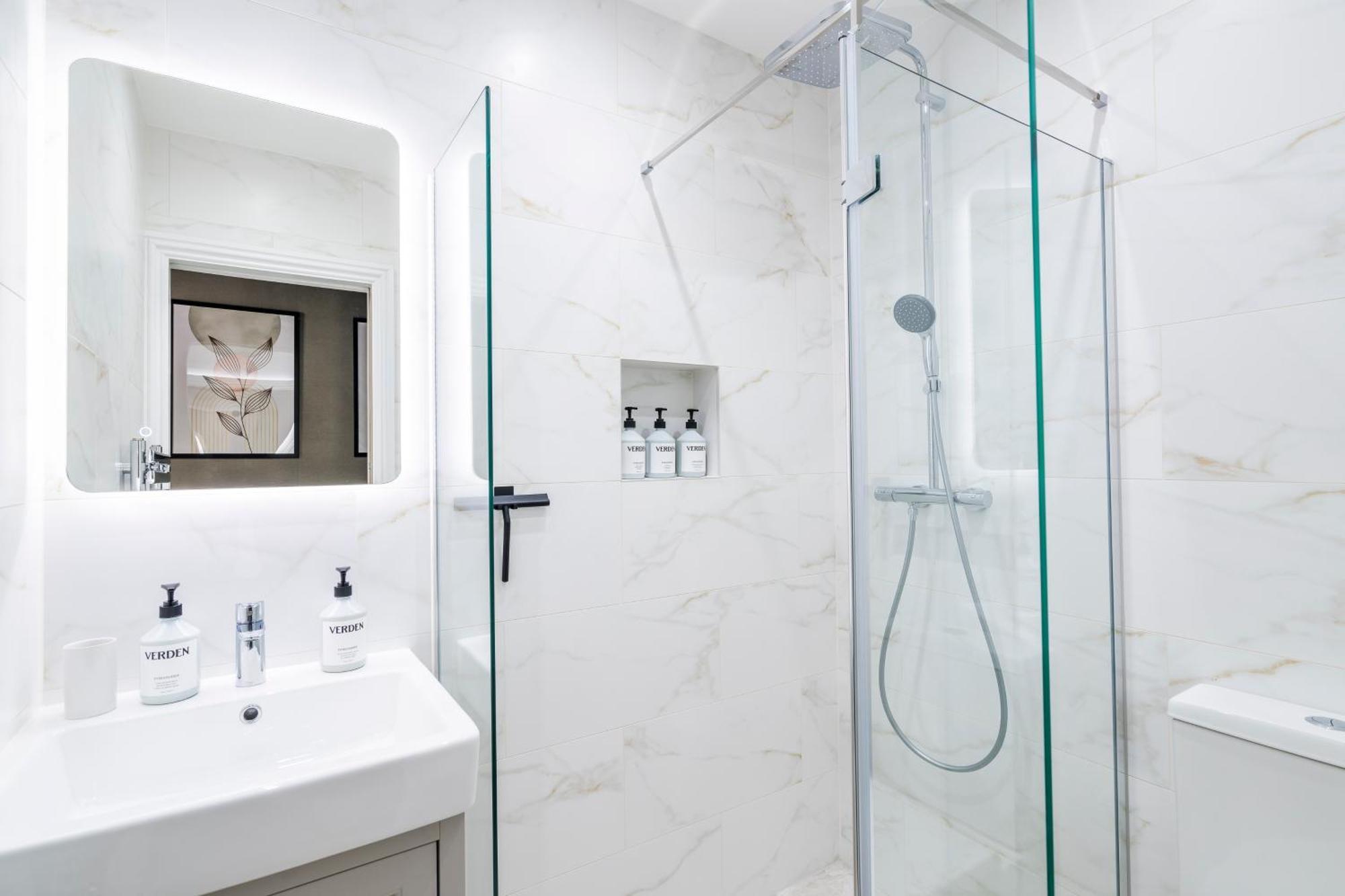 Cozy 2 Bedroom Apartment In Sutton Саттон Экстерьер фото